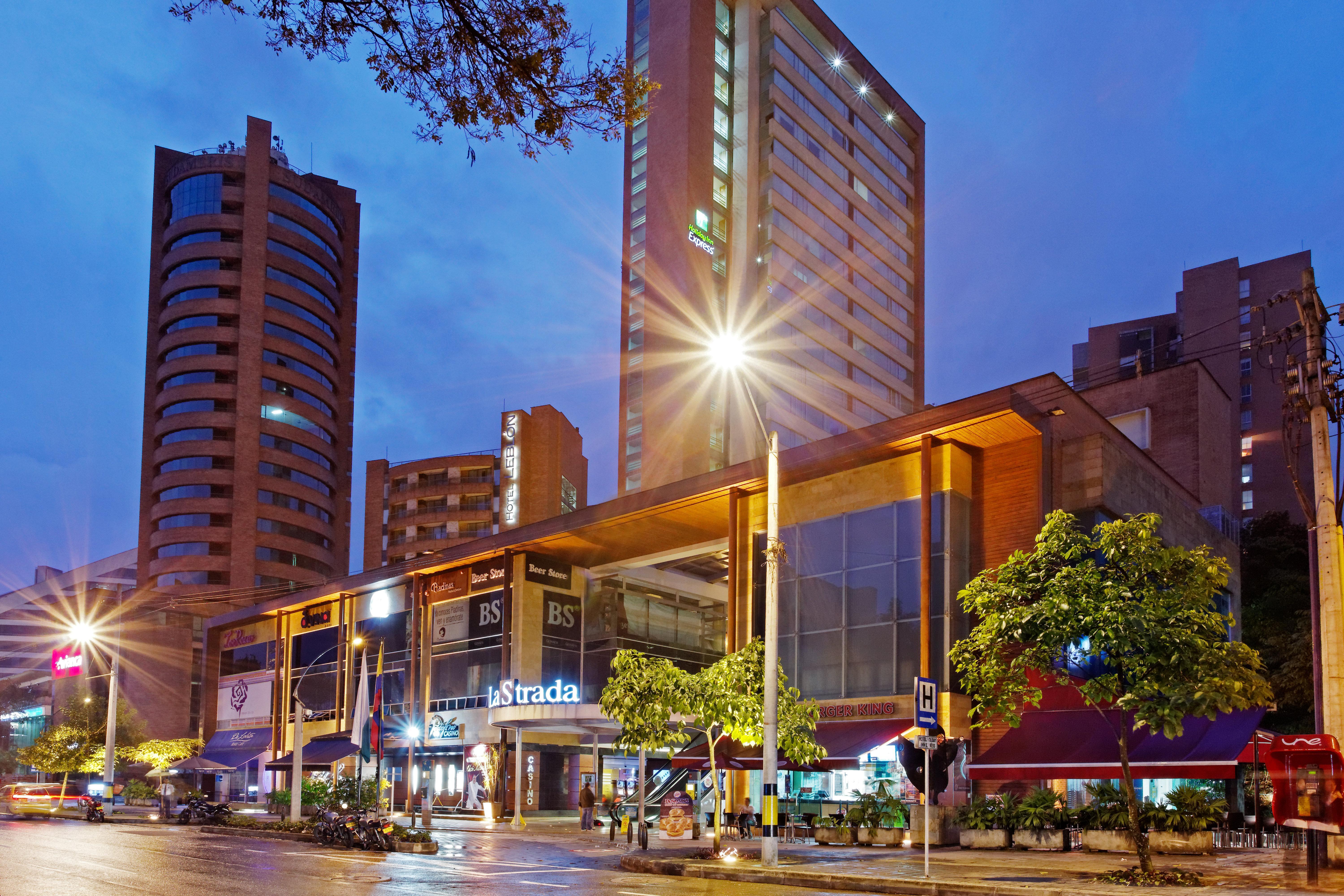 Hotel Holiday Inn Express & Suites Medellin, An Ihg Hotel Exterior foto