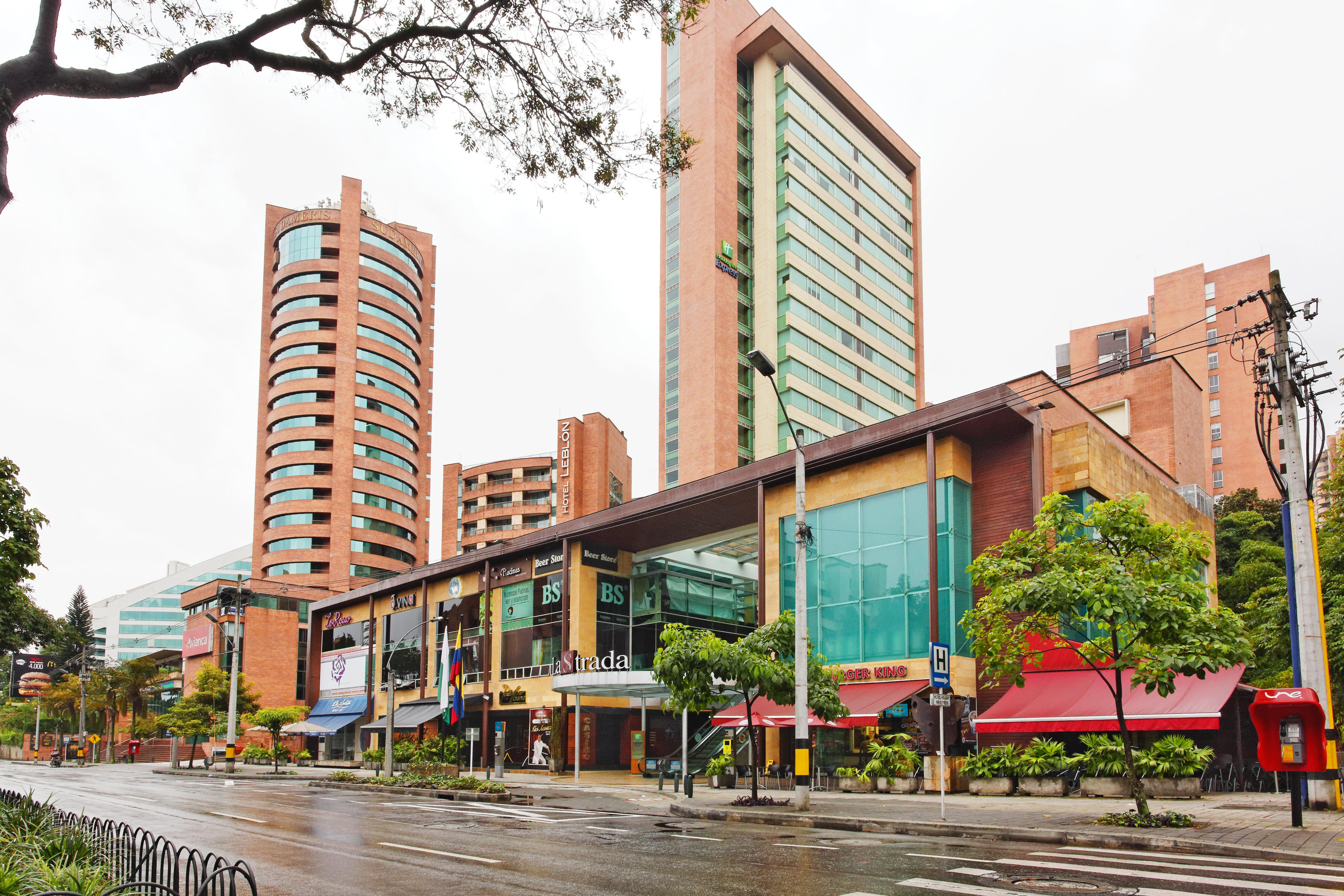 Hotel Holiday Inn Express & Suites Medellin, An Ihg Hotel Exterior foto